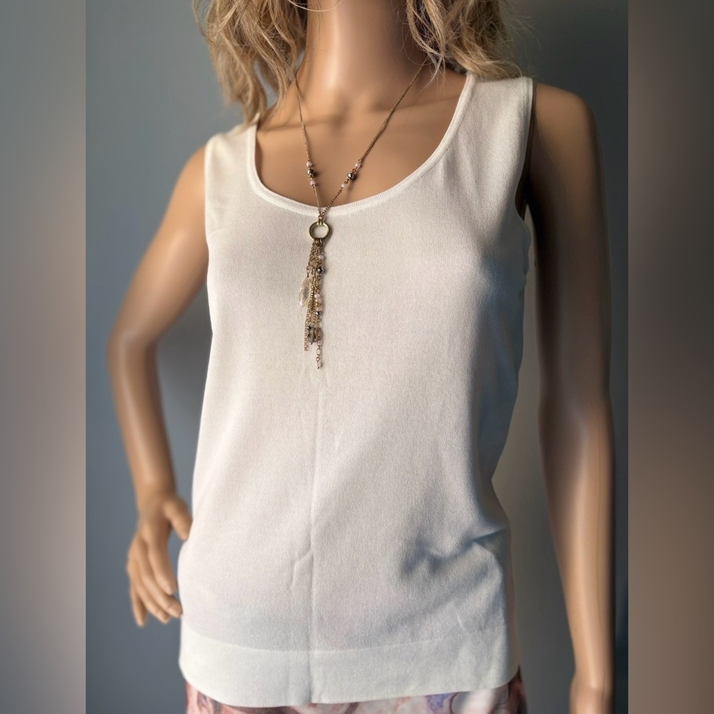 ESCADA Elegant White Sleeveless Women’s Top Made in Italy in Size 36- S/M